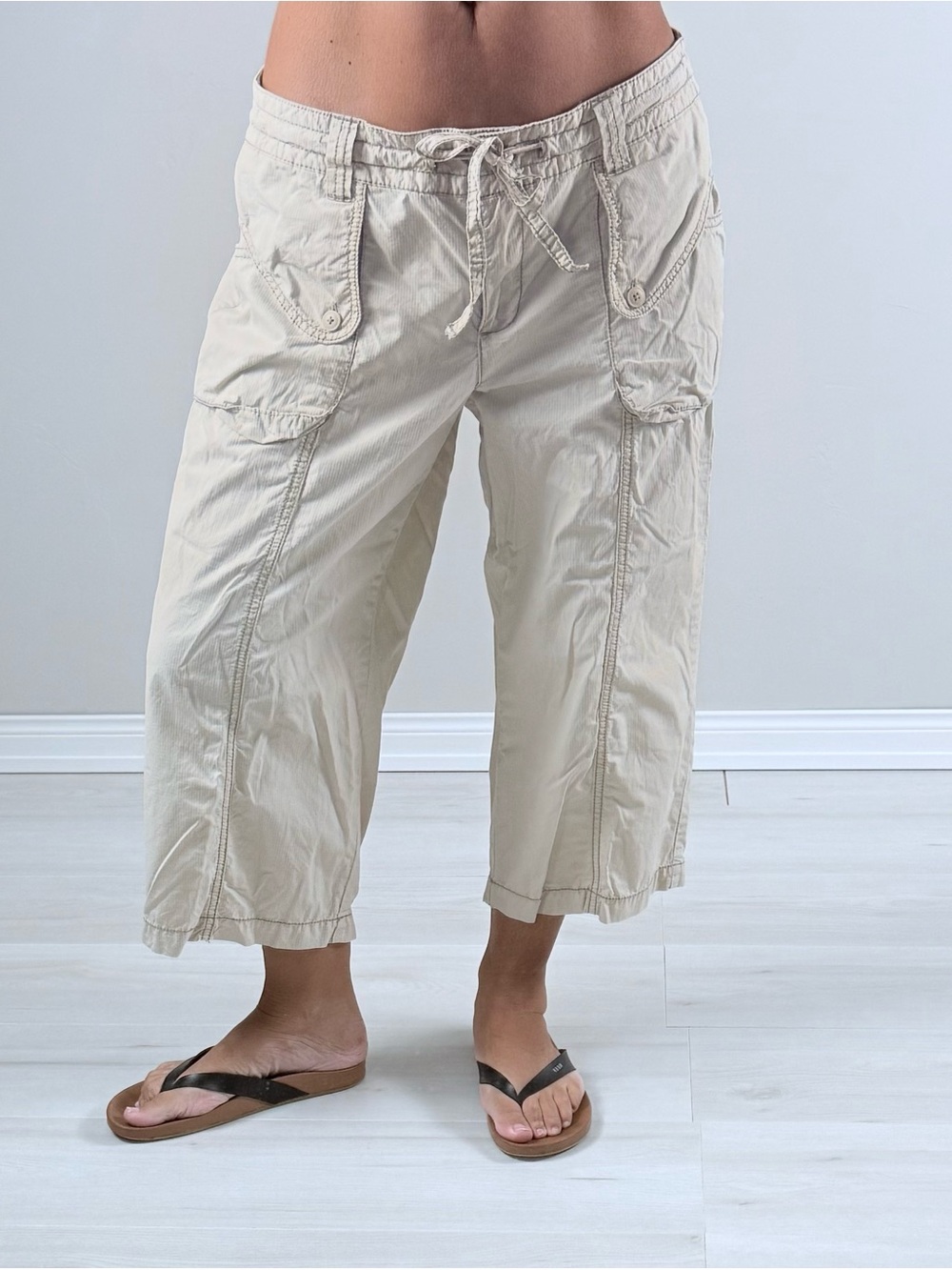 Izod y2k Light Tan Cargo Capris with Drawstring Waist